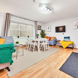 Spacious Beachside Family Apt - Dunluce Park 2, hotel in Portrush