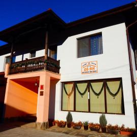 DE-YAN Guest House, hotel din Oreşak