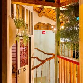 泊まれる廃墟 ぐんじょう, hotell i Izu