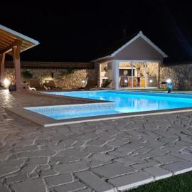 Villa Nika, khách sạn ở Lozovac