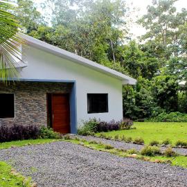 Holly House La Fortuna, Hotel in Agua Azul
