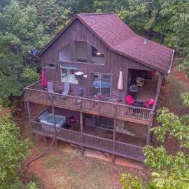 ROMANTIC TIP TOP hideaway, ONE NIGHT stays available , HELEN WATER TUBING 10 MIN DRIVE