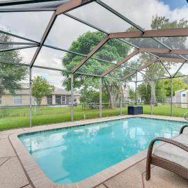 Heated Pool & 4-in-1 Grill: Spring Hill Haven!