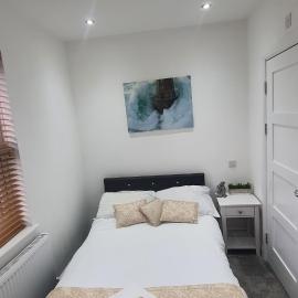 Highfield House - Ensuite - Easy Parking - Speedy WiFi - Smart TV - Self Catering - Serving Contractors, Tourists, Santa Pod and Silverstone!