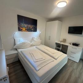 Tolle FeWo direkt am Campus 24-7 Checkin, hotel a Germersheim