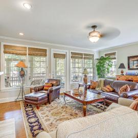 Upscale Home at Lake Oconee - Family Friendly!, hotel Greensboróban