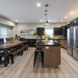 Livin' The Dream- Indoor Outdoor pool & Private Hot Tub