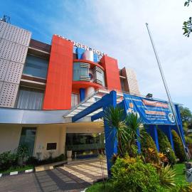 Halogen Hotel Airport Surabaya, מלון בסידוארג'ו