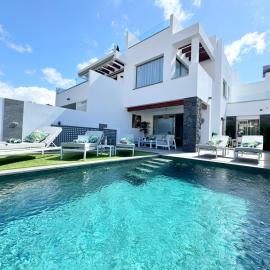 Welcome to Villa Bali a luxurious modern getaway, hotel in Los Cristianos