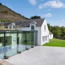 Secluded Luxury Off-Grid Hideaway with Apartment, hotel in Selkirk