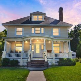 Cozy Trotter home, хотел в Ticonderoga