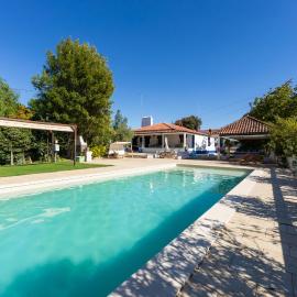 Alentejo Villa Nordic Spa & Pool, hotel in Santo António do Alcôrrego