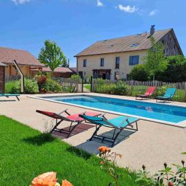 La Pause Ô Logis, hotel in Saint-Laurent-du-Jura