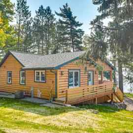 Quiet Lakefront Conover Cabin Near ATV Trails, hótel í Conover