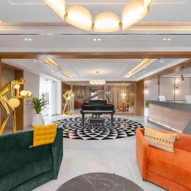 Ivy Lush Hotel, хотел в Уари