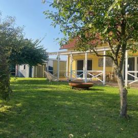 Familien Ferienhaus im Grünen in direkter Nähe zum Nürburgring, hotel in Kempenich