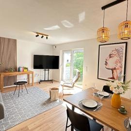 Viesnīca Modernes 2-Schlafzimmer Business EG Wohnung in Ehningen, IBM, Mercedes-Benz Sindelfingen, S-Bahn und A81 mit Parkplatz pilsētā Ehningen