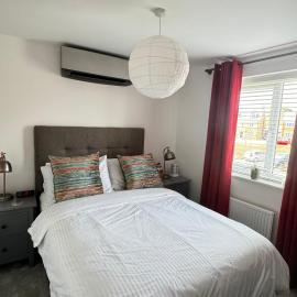 Plush, Peaceful, Air Conditioned Double Bedroom and Private Bathroom In Coxhoe, Durham、Coxhoeのホテル