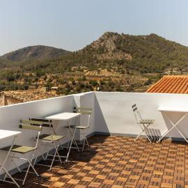 Casa rural las golondrinas, hotel in Quesa