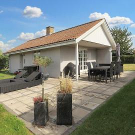 4 person holiday home in Karrebaeksminde, hotelli kohteessa Karrebæksminde