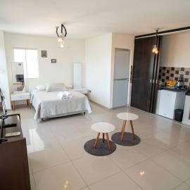 Relajate en Moderno y Elegante Apartamento Familiar con amplio balcón, en Zona Residencial Avenida Beni, Hotel in Hamacas