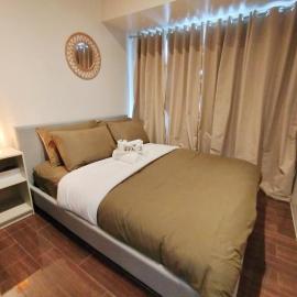 Air Residence 1BR Condo with City View, hotelli kohteessa Manila