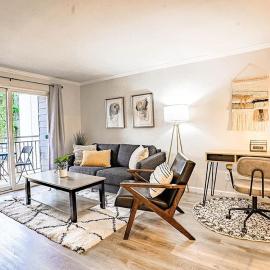 Condo with king bed, walk to Microsoft & park, hotel sa Bellevue