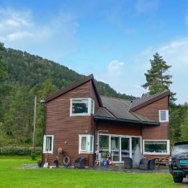 Beautiful Home In Skodje, hotel in Vatne