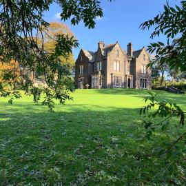 Luxury Attic Studio, heart of Uppermill, Saddleworth