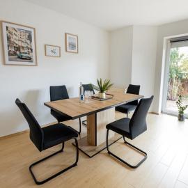 Großzügiges Wohlfühlhaus zwischen Stadt & Meer, hotel Hintében