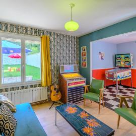 Sixties Forever - une immersion années 60, hotel in Aubenton