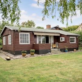 2 Bedroom Beach Front Home In Rude, hotel a Rude