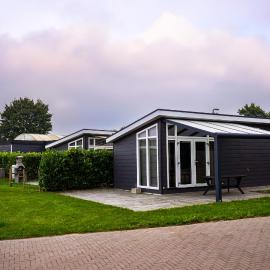 Vakantiehuis met vijverzicht, hotelli kohteessa Lathum