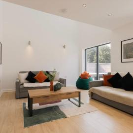 Central Cambourne Place Retreat
