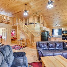 Deadwood Cabin w/ Foosball Table, Near Sanford Lab, hotel u gradu Dedvud
