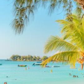 Pereybere Beach Paradise 4 Bedroom Apt, hotel in Pereybere