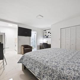 Nice,Stylish King Bed Studio, hotel in Miami Gardens