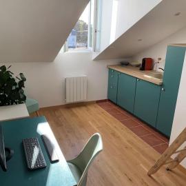 Charmant studio à proximité de la gare RER A、シャトゥーのホテル