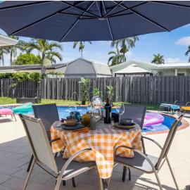 Amazing Home w Heated Pool 8 mins to the Beach, hotel en Lighthouse Point
