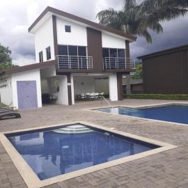 Condo Apt 3BR,2BA, 4mi from SJO Airport, Pool,Gated, Gym, Hotel in Desamparados