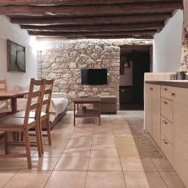 Anói - Renovated Stone House, hotel a Koumeika
