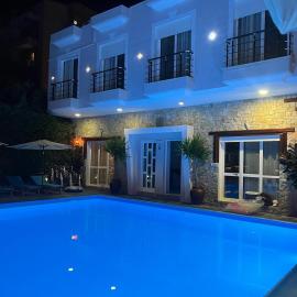 Hotel Adriatik Orikum, хотел в Орикум