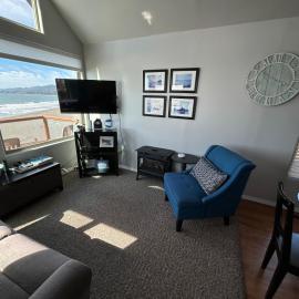 Oceanfront Cabin 6 w Jacuzzi &Awe-Inspiring View