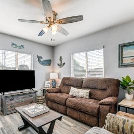 Updated Home 2 Mi to Beach in Crescent City!, hotel a Crescent City