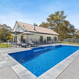 Bush Retreat With Private Pool, hotel a Narooma