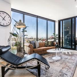 Hip Condo on Maribyrnong River Cityscape Views!، فندق في ملبورن