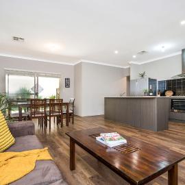 KALB8 - Family Friendly 4BR Home โรงแรมในSwan View
