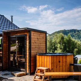 ForRest House Jacuzzi & Sauna, hotel in Jasienica