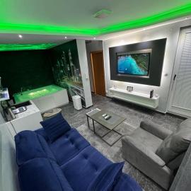 Apartman S&V 2 Istocno Sarajevo Lukavica sa Jacuzzi Lux Spa Hilandarska Centar, hotel in Lukavica