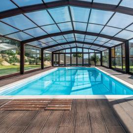 Lujo a estrenar con piscina cubierta, hotel in Teo
